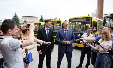 17 шкільних автобусів передали районам та об’єднаним територіальним громадам області