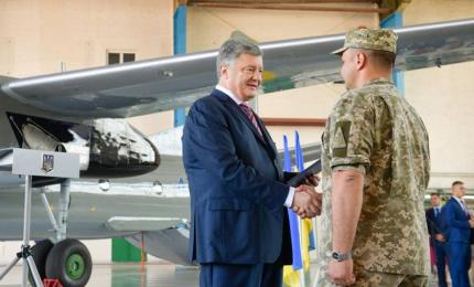 Крила українських літаків захищають нашу землю і життя воїнів – Президент передав літак Ан-26 Повітряним Силам Збройних Сил України