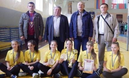 Змагання з волейболу серед юнаків та дівчат, з нагоди святкування Дня молоді.