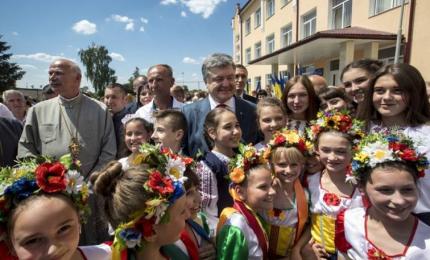 Президент взяв участь у Святі останнього дзвоника Ямницького ліцею: Це зворушлива подія, яка відкриває двері у велике життя випускникам