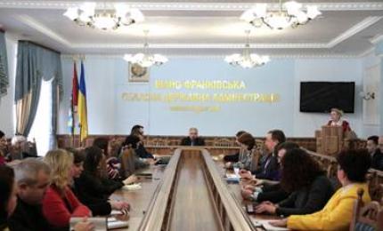 Перші результати реформи державної служби обговорено на «круглому столі» в Івано-Франківську