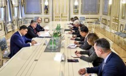 Президент разом з Прем’єр-міністром та Головою Верховної Ради зустрівся з послами країн «Великої сімки» та ЄС