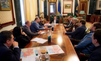 Президент України та медіагрупи дійшли згоди до 16 березня забезпечити запуск незакодованих супутникових версій головних українських телеканалів