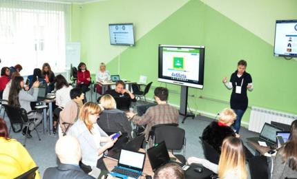 Освітян Івано-Франківська навчають роботі в середовищі Google