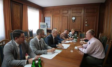 Денис Шмигаль обговорив перспективи подальшої співпраці з керівником Програми DOBRE в Україні Беррі Джозефом Рідом