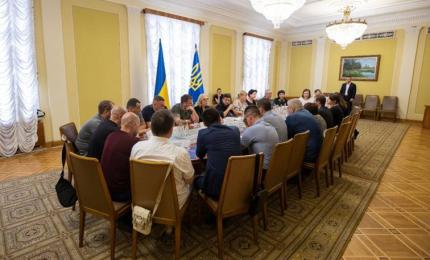Володимир Зеленський зустрівся з рідними та близькими полонених українців