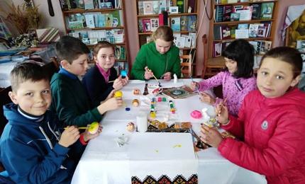 Майстер-клас з розпису великодніх писанок «Подаруй писаночку»
